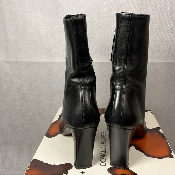 DONALD PLINER HEELED BOOTS- BLACK-SIZE 7 - Picture 3 of 13